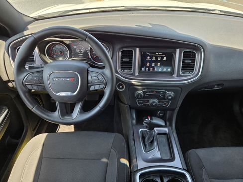Used 2018 Dodge Charger SXT RWD image 6