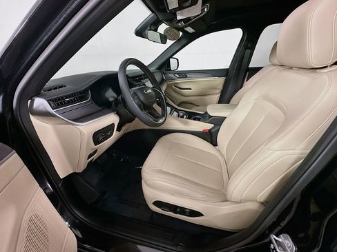 Used 2025 Jeep Grand Cherokee Limited AWD/4WD image 29