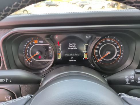 Used 2025 Jeep Wrangler Unlimited Rubicon AWD/4WD image 23