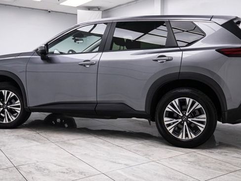 Used 2023 Nissan Rogue SV image 3