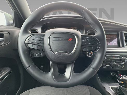 Used 2018 Dodge Charger SXT image 9