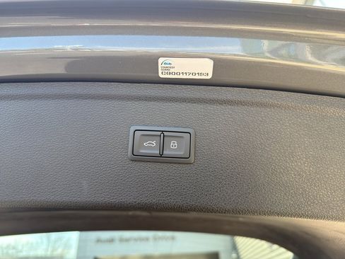 Used 2023 Audi Q5 2.0T Premium w/ Convenience Package image 10