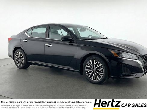 Used 2025 Nissan Altima 2.5 SV image 1