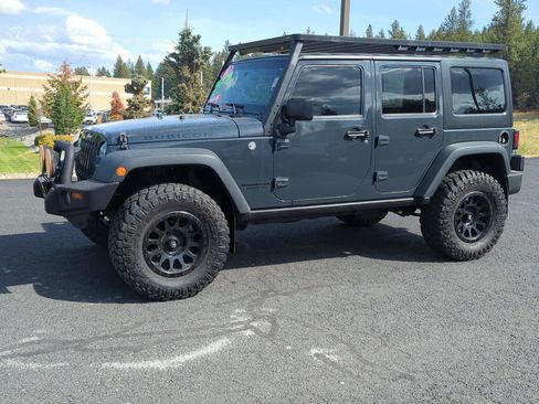 Used 2016 Jeep Wrangler Unlimited Rubicon w/ Connectivity Group AWD/4WD image 3