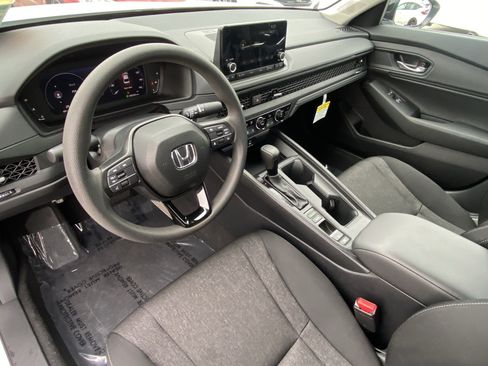 Certified 2025 Honda Accord SE image 17