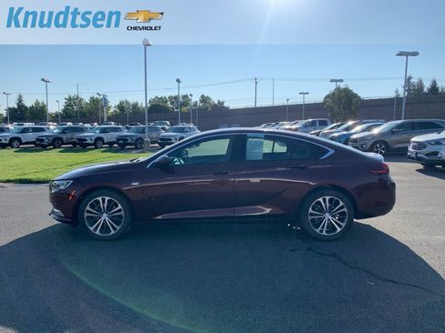Used 2018 Buick Regal Essence w/ Driver Confidence Package #1 FWD image 4