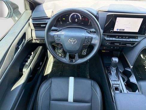 Used 2025 Toyota Camry SE FWD image 15