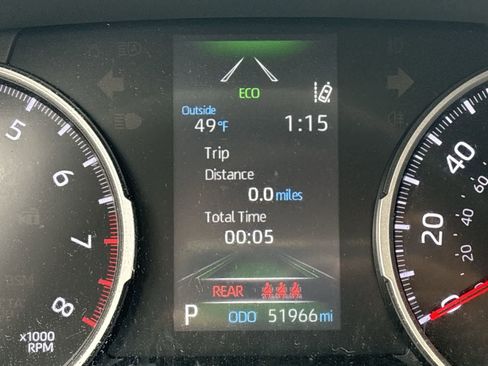 Used 2021 Toyota RAV4 LE image 17