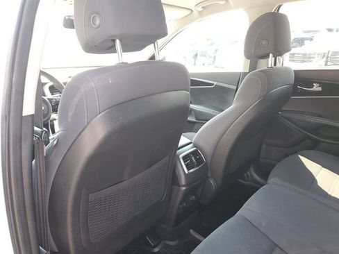 Used 2017 Kia Sorento LX FWD image 14
