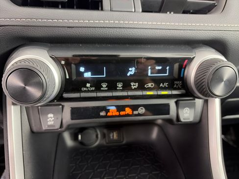 Used 2025 Toyota RAV4 LE AWD/4WD image 19