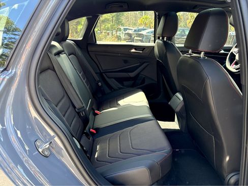 Used 2022 Volkswagen Jetta GLI Autobahn image 12
