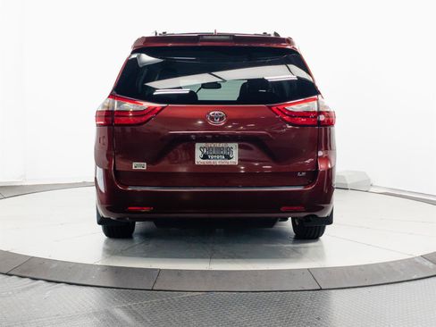 Used 2019 Toyota Sienna LE w/ Outdoor Package FWD image 10