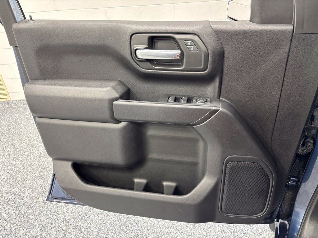 Used 2022 Chevrolet Silverado 1500 Custom AWD/4WD image 28
