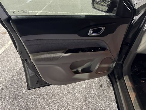 Used 2023 Jeep Compass Latitude w/ Convenience Group image 16