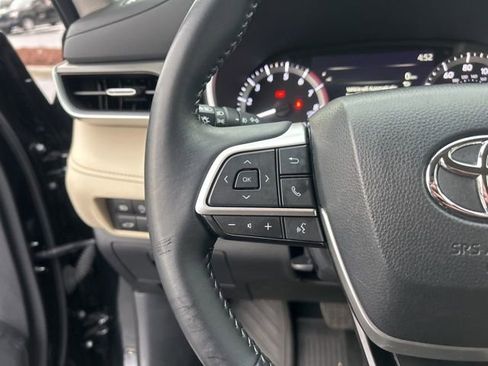 Used 2024 Toyota Highlander XLE image 18