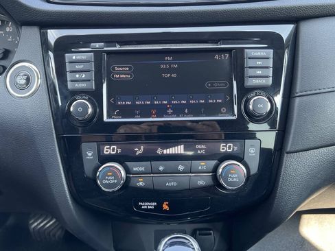 Used 2018 Nissan Rogue SV w/ Premium Package AWD/4WD image 17