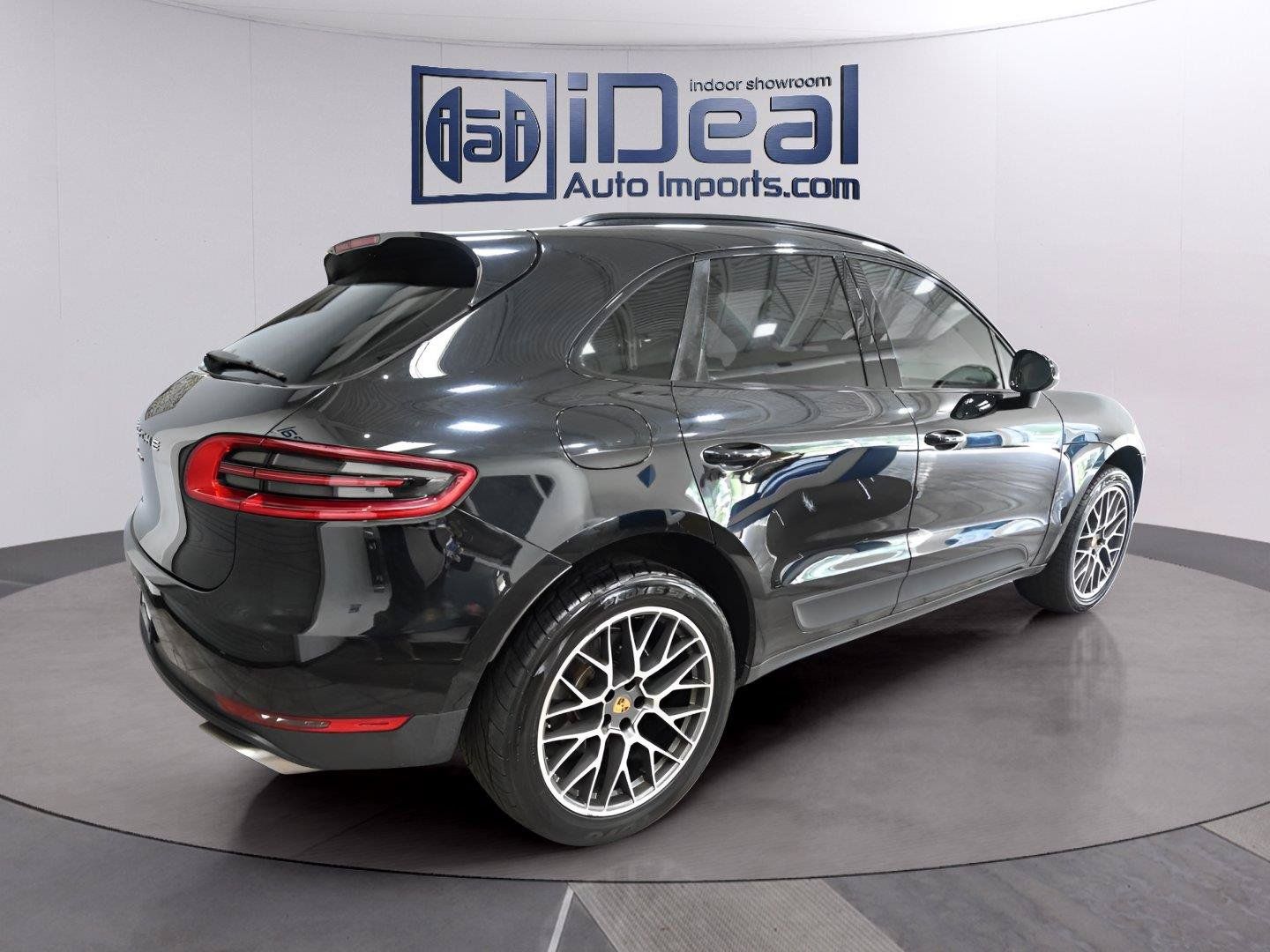 Used 2018 Porsche Macan AWD/4WD image 5
