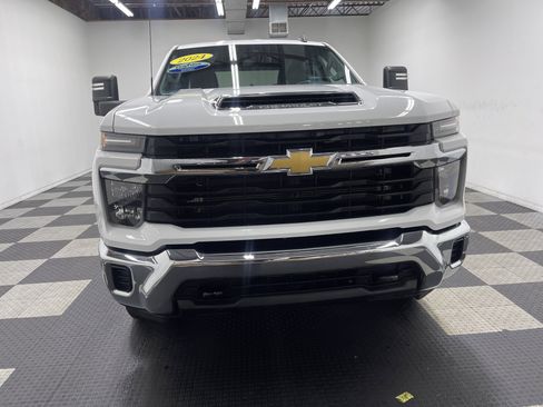 Used 2024 Chevrolet Silverado 2500 LT image 7