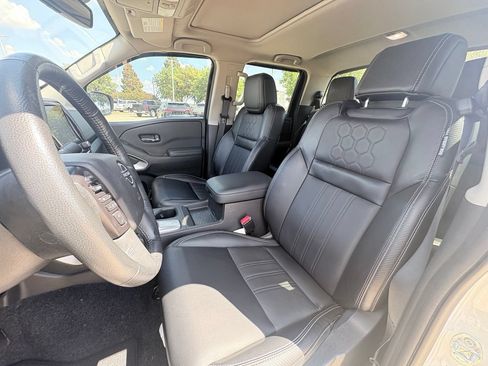 Used 2024 Nissan Frontier SL w/ Technology Package RWD image 6