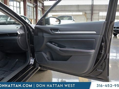 Used 2024 Nissan Altima 2.5 SR image 23