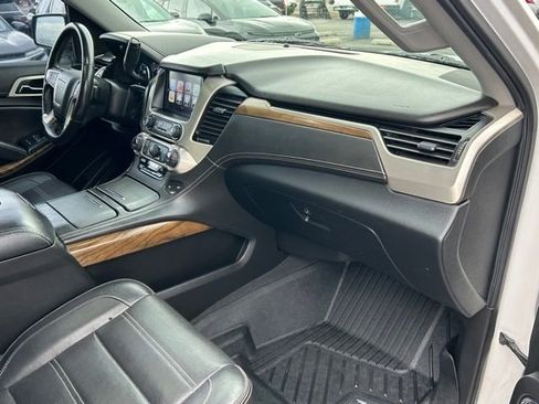 Used 2020 GMC Yukon XL Denali w/ Denali Premium Package image 13