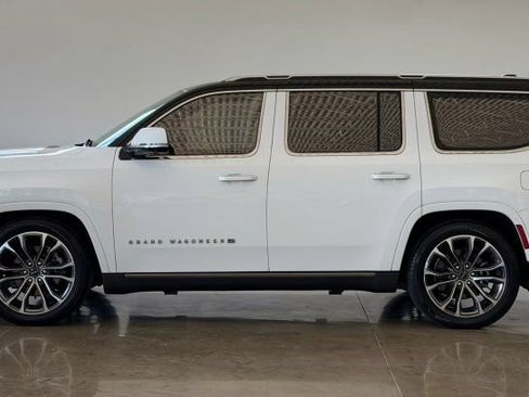 Used 2022 Jeep Grand Wagoneer Series III AWD/4WD image 4