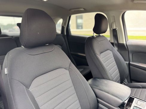 Used 2019 Ford Edge SE AWD/4WD image 16