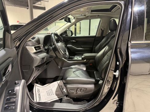 Used 2022 Toyota Highlander XLE image 20