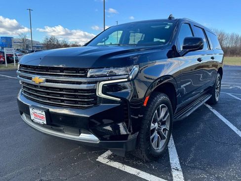 Used 2022 Chevrolet Suburban LT w/ Luxury Package image 8