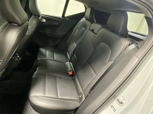 Used 2025 Volvo XC40 B5 Plus image 13