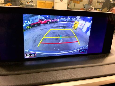 Used 2020 Lexus RX 350L Premium w/ Premium Package image 27