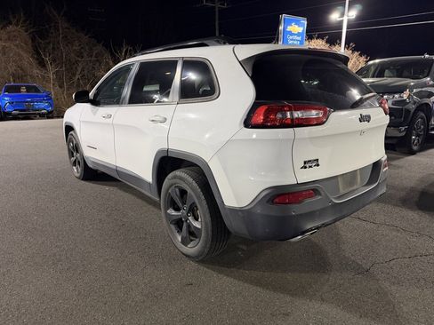 Used 2018 Jeep Cherokee Limited w/ Technology Group image 5