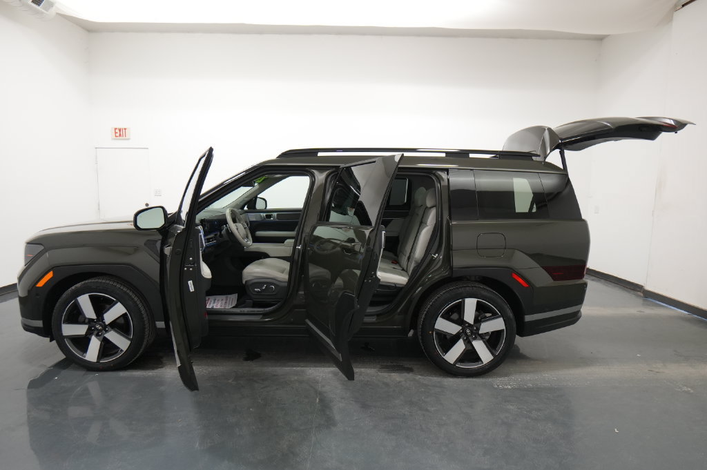 Used 2024 Hyundai Santa Fe Limited AWD/4WD image 33