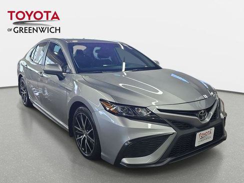 Certified 2021 Toyota Camry SE AWD/4WD image 1