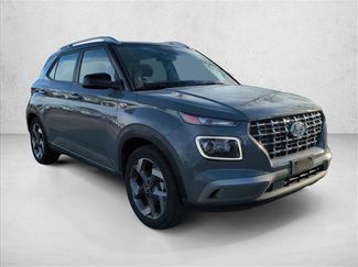 Used 2022 Hyundai Venue Limited video 3