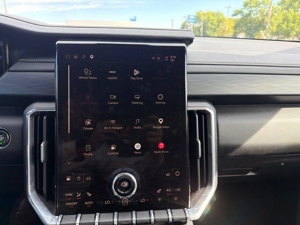 Certified 2026 GMC Acadia Elevation w/ Elevation Premium Package AWD/4WD image 28