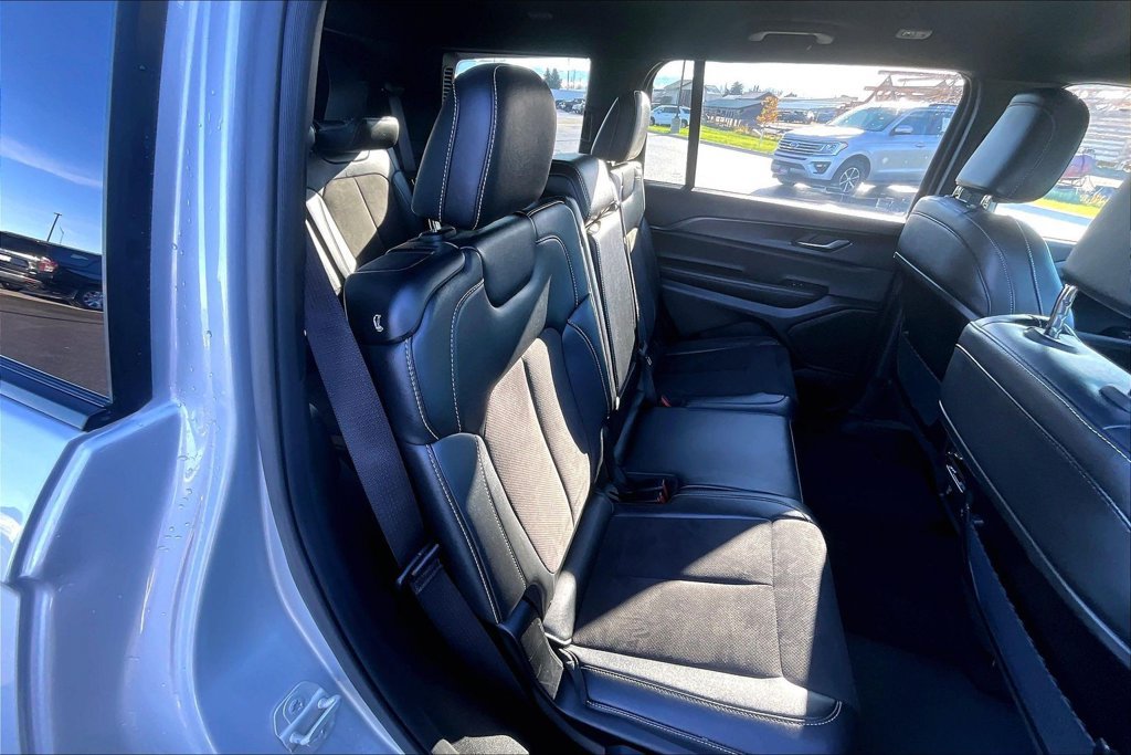 Used 2024 Jeep Grand Cherokee L Laredo AWD/4WD image 27