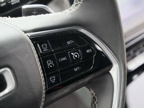 Used 2023 Jeep Grand Cherokee L Overland AWD/4WD image 16