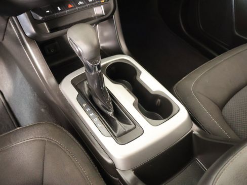 Used 2022 Chevrolet Colorado LT w/ Safety Package RWD image 7