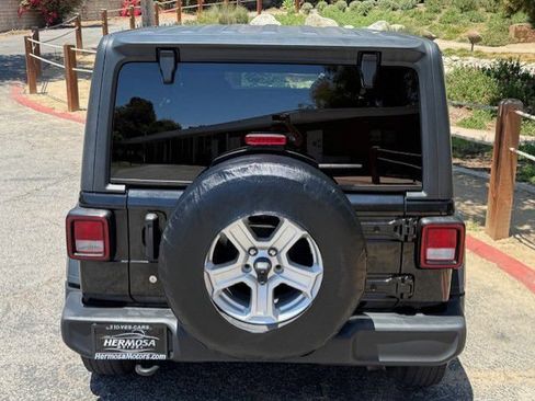 Used 2018 Jeep Wrangler Sport AWD/4WD image 19