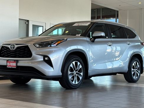 Certified 2024 Toyota Highlander XLE AWD/4WD image 8