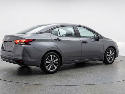 Used 2025 Nissan Versa SV FWD image 9