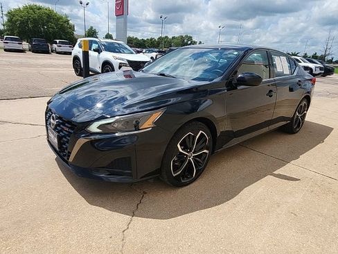 Used 2025 Nissan Altima 2.5 SR FWD image 12