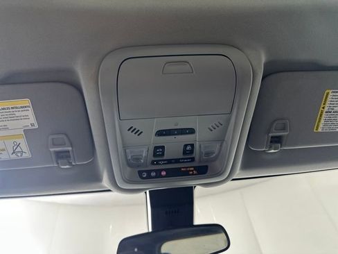 Used 2020 Chevrolet Equinox LT image 24