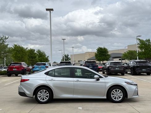 Used 2026 Toyota Camry LE FWD image 5