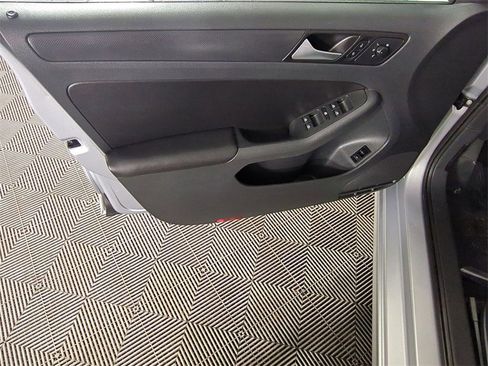 Used 2014 Volkswagen Jetta SE image 17