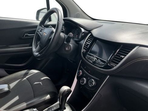 Used 2021 Chevrolet Trax LT AWD/4WD image 22