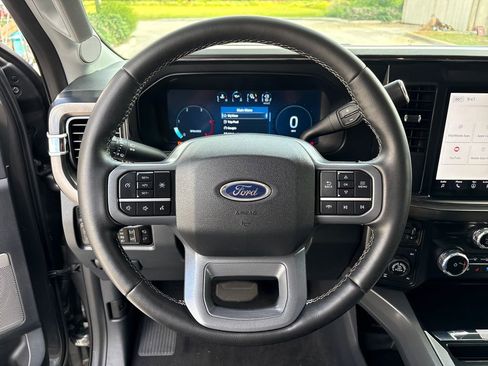 Certified 2025 Ford F250 Lariat w/ Tremor Off-Road Package AWD/4WD image 16