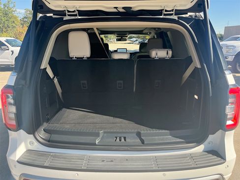 Used 2023 Ford Expedition Platinum image 28