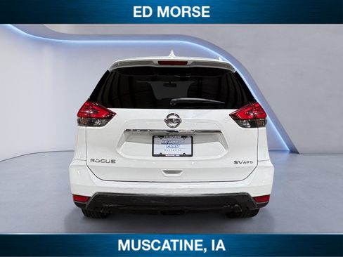 Used 2017 Nissan Rogue SV w/ SV Premium Package image 4